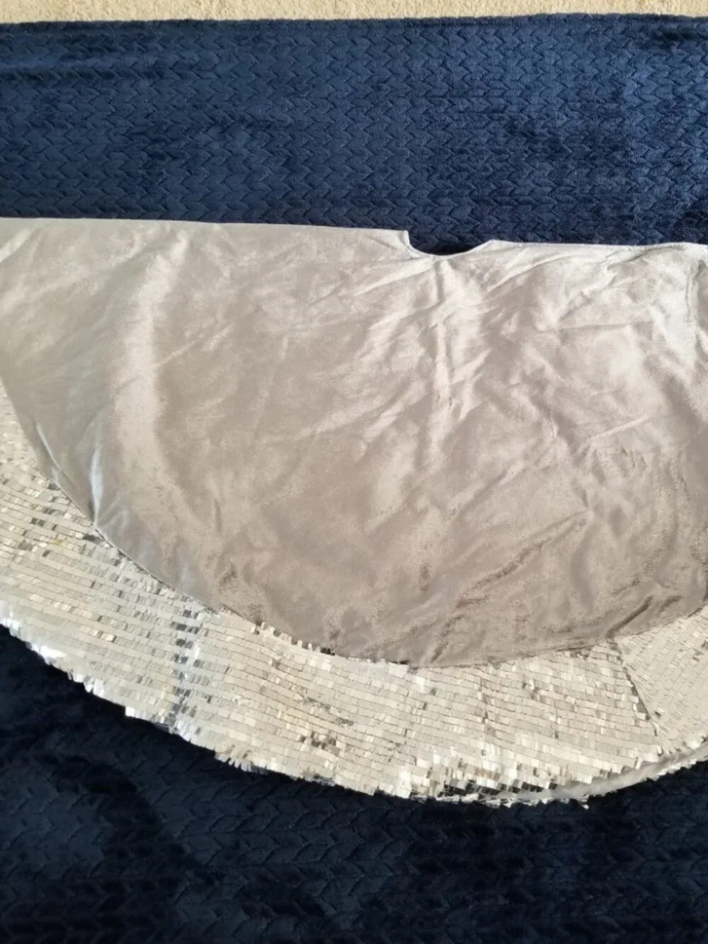NWOT Beautiful Silver Satin and Sequin Christmas Tree Skirt 30
